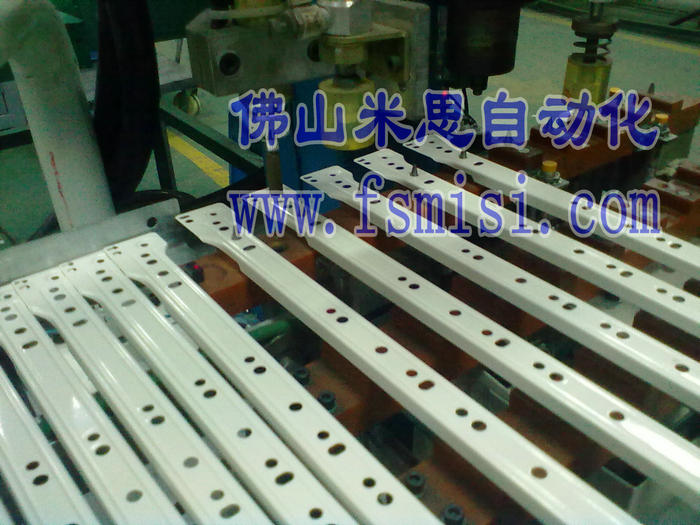 自動(dòng)鉚接機(jī)