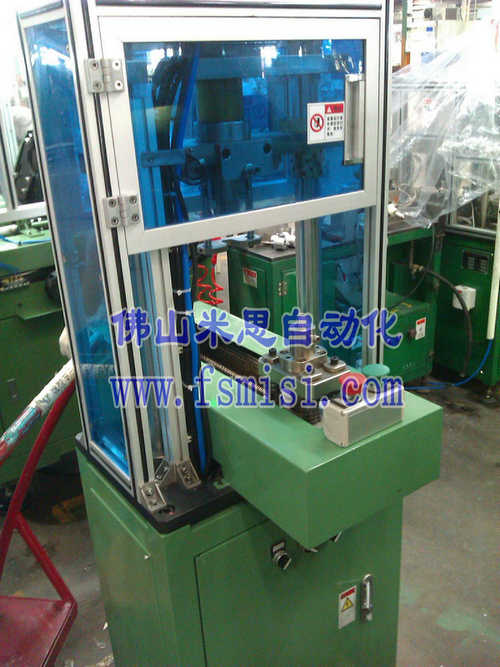 自動(dòng)鉚壓機(jī)